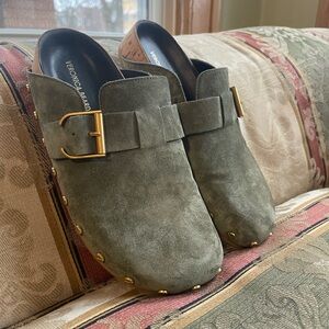Veronica Beard Fern Suede Clog. Size 7 Women
N18-13
